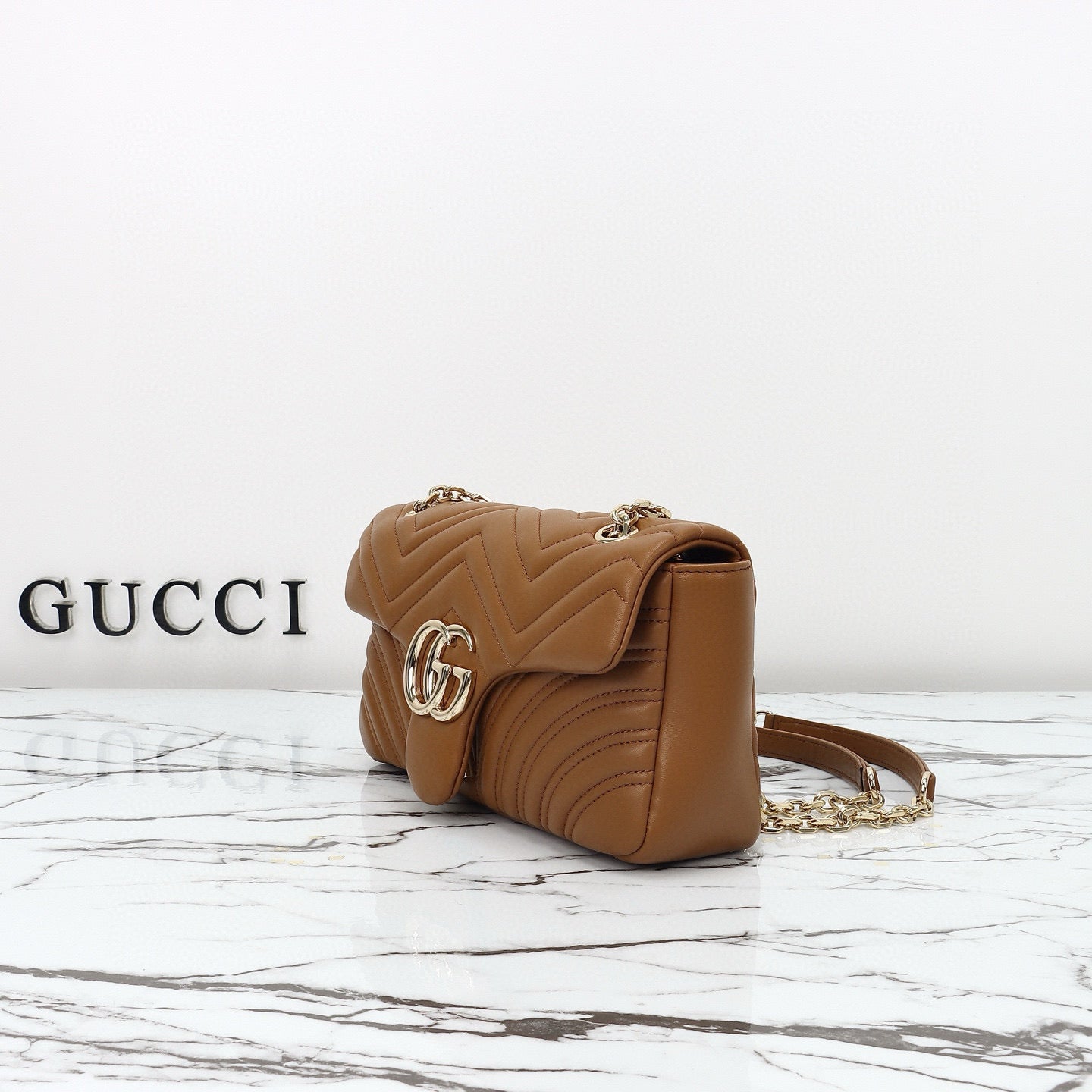 Bolso de Hombro/Bandolera Gucci GG Marmont con Silueta de Cámara en Piel Acolchada Azul Claro