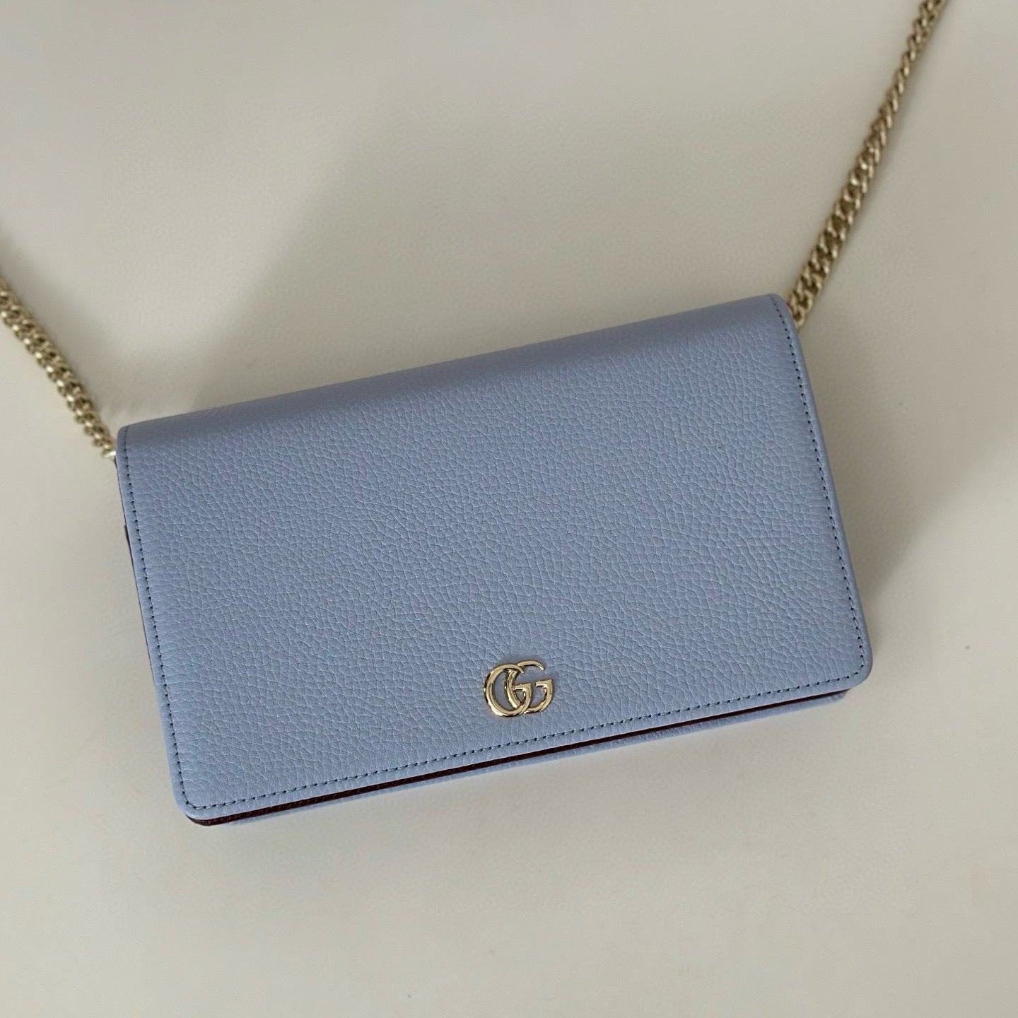 Cartera con Cadena Gucci Marmont en Piel Azul Claro