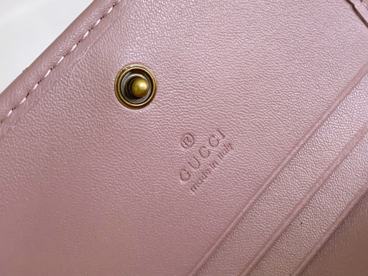 Cartera Gucci GG Marmont de Piel Matelassé en color Rosa Viejo