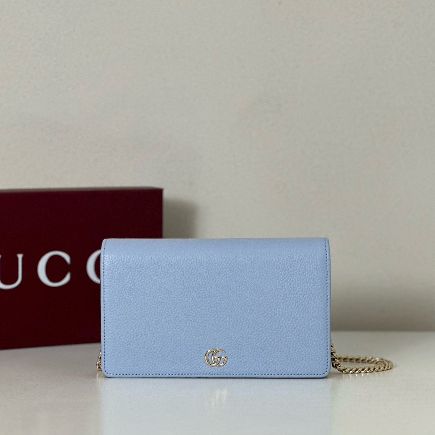Cartera con Cadena Gucci Marmont en Piel Azul Claro