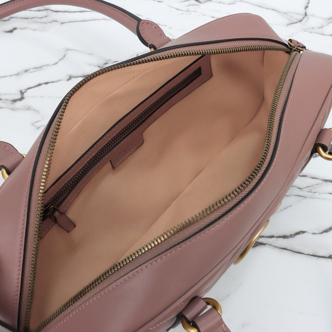 Bolso de Hombro Gucci Marmont con Forma de Bolera o Boston en Piel Acolchada