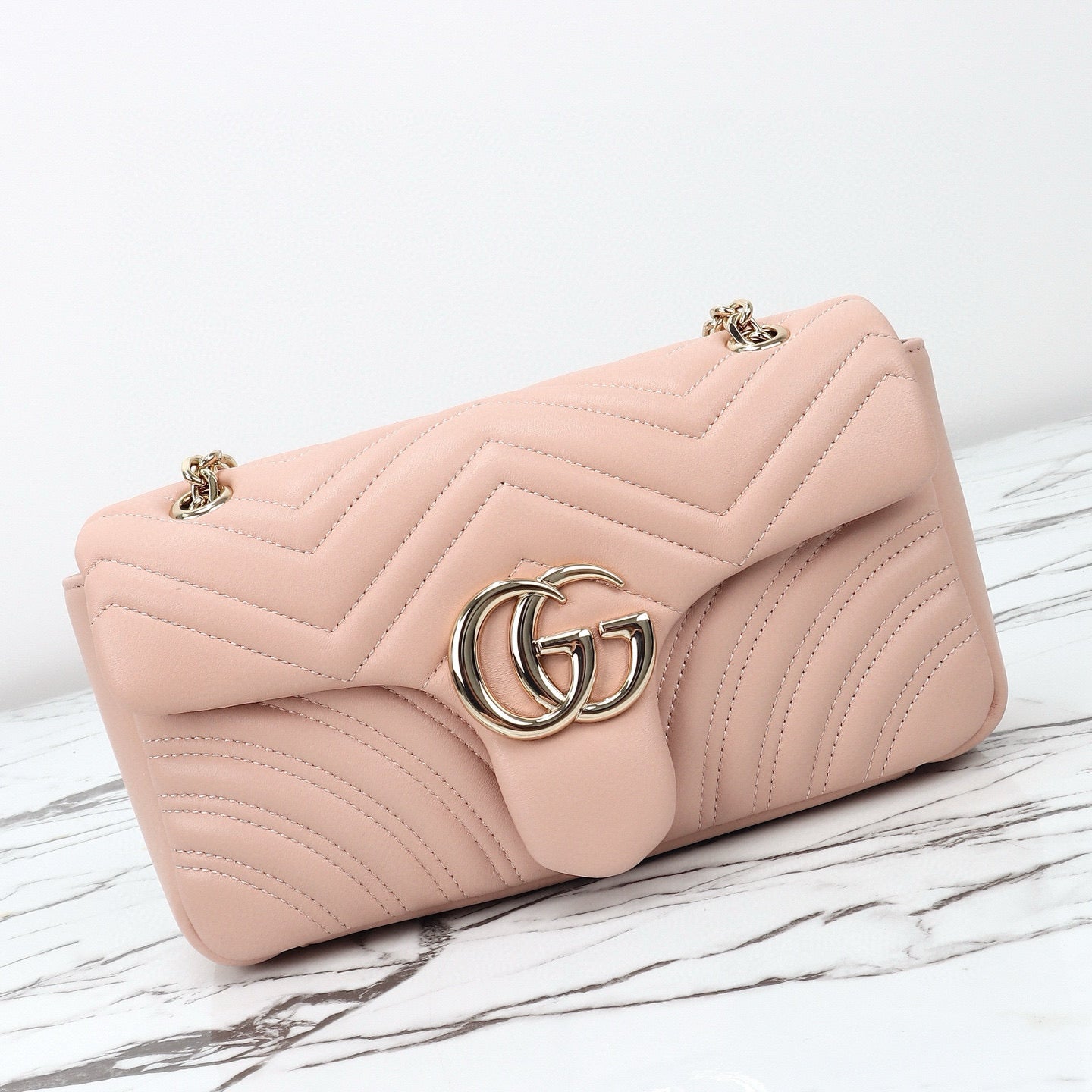 Bolso de Hombro/Bandolera Gucci GG Marmont con Silueta de Cámara en Piel Acolchada Azul Claro