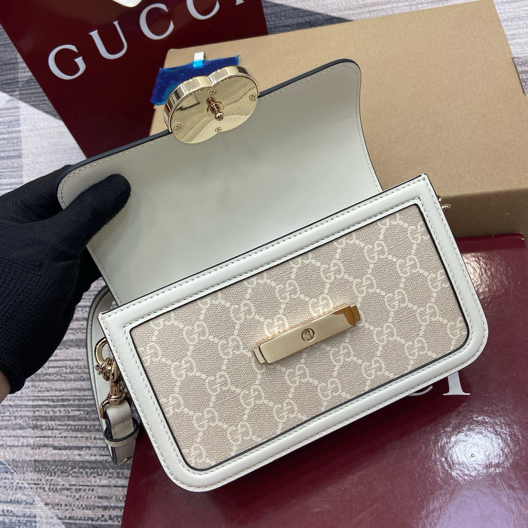Bolso de Hombro Gucci GG Marmont Matelassé Mini en Lona GG y Piel