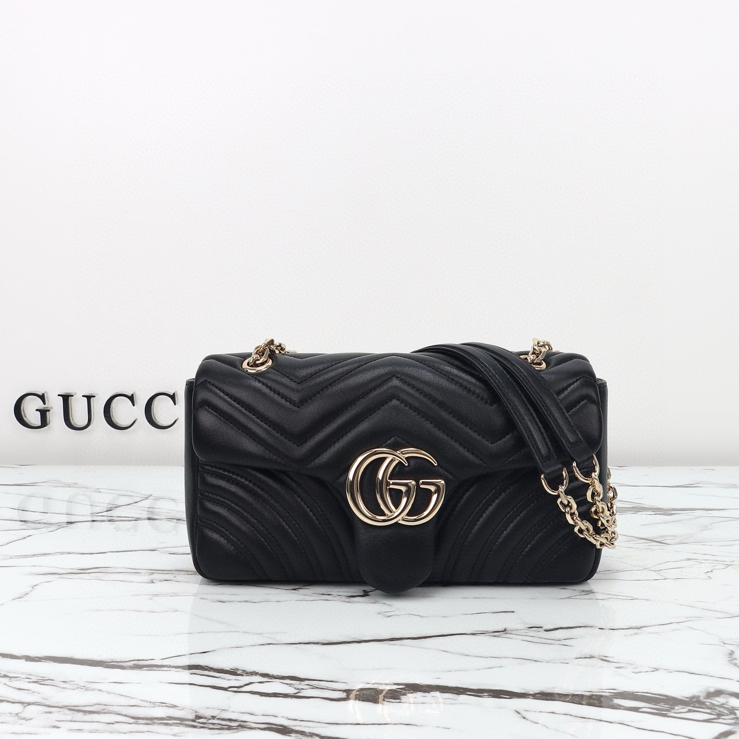 Bolso de Hombro/Bandolera Gucci GG Marmont con Silueta de Cámara en Piel Acolchada Azul Claro