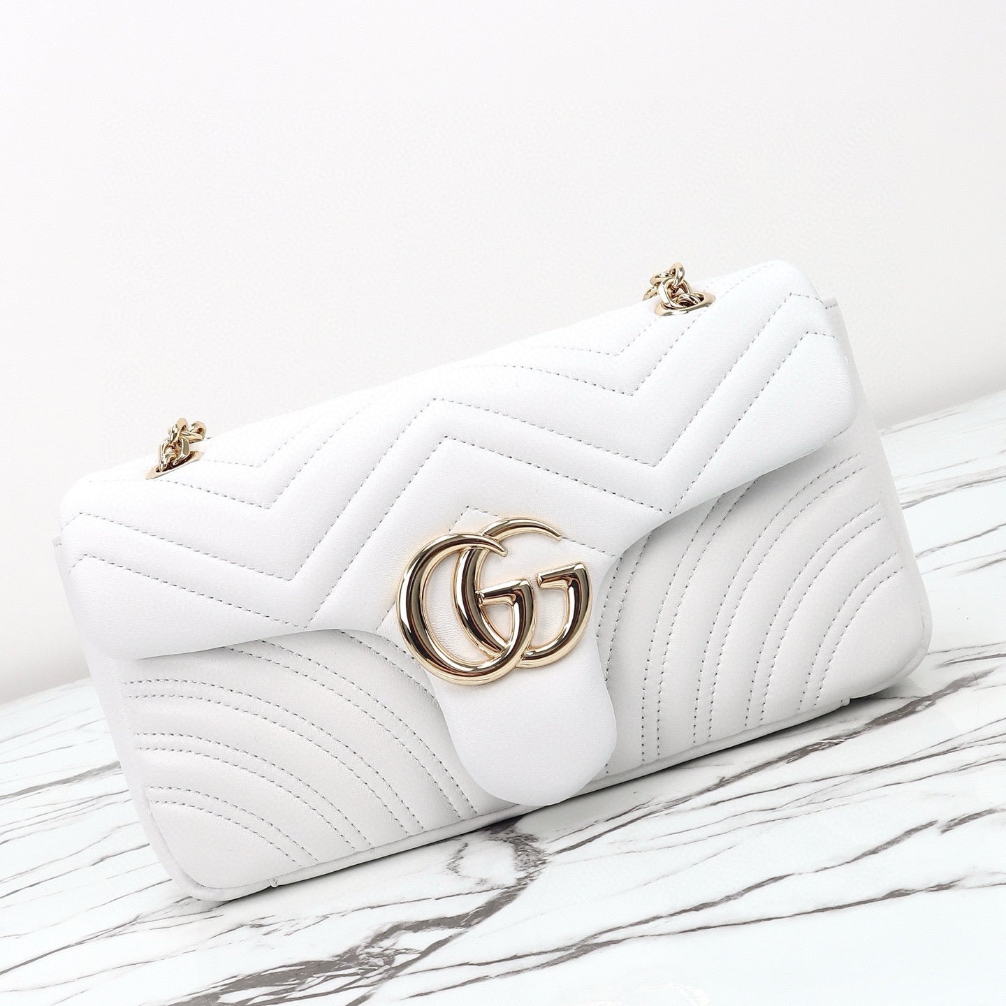 Bolso de Hombro/Bandolera Gucci GG Marmont con Silueta de Cámara en Piel Acolchada Azul Claro