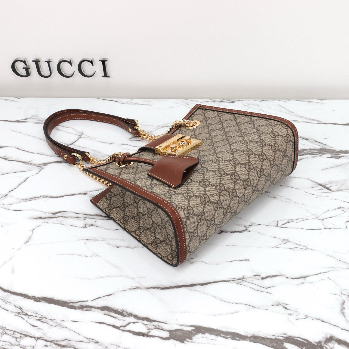Mini Bolso Gucci Jackie 1961 de Lona GG Supreme con Ribete de Cuero