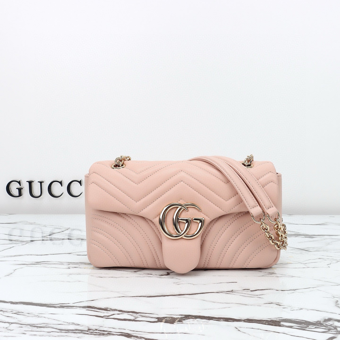 Bolso de Hombro/Bandolera Gucci GG Marmont con Silueta de Cámara en Piel Acolchada Azul Claro