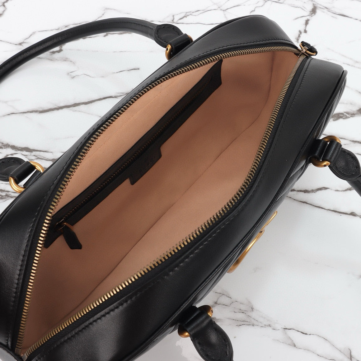 Bolso de Hombro Gucci Marmont con Forma de Bolera o Boston en Piel Acolchada