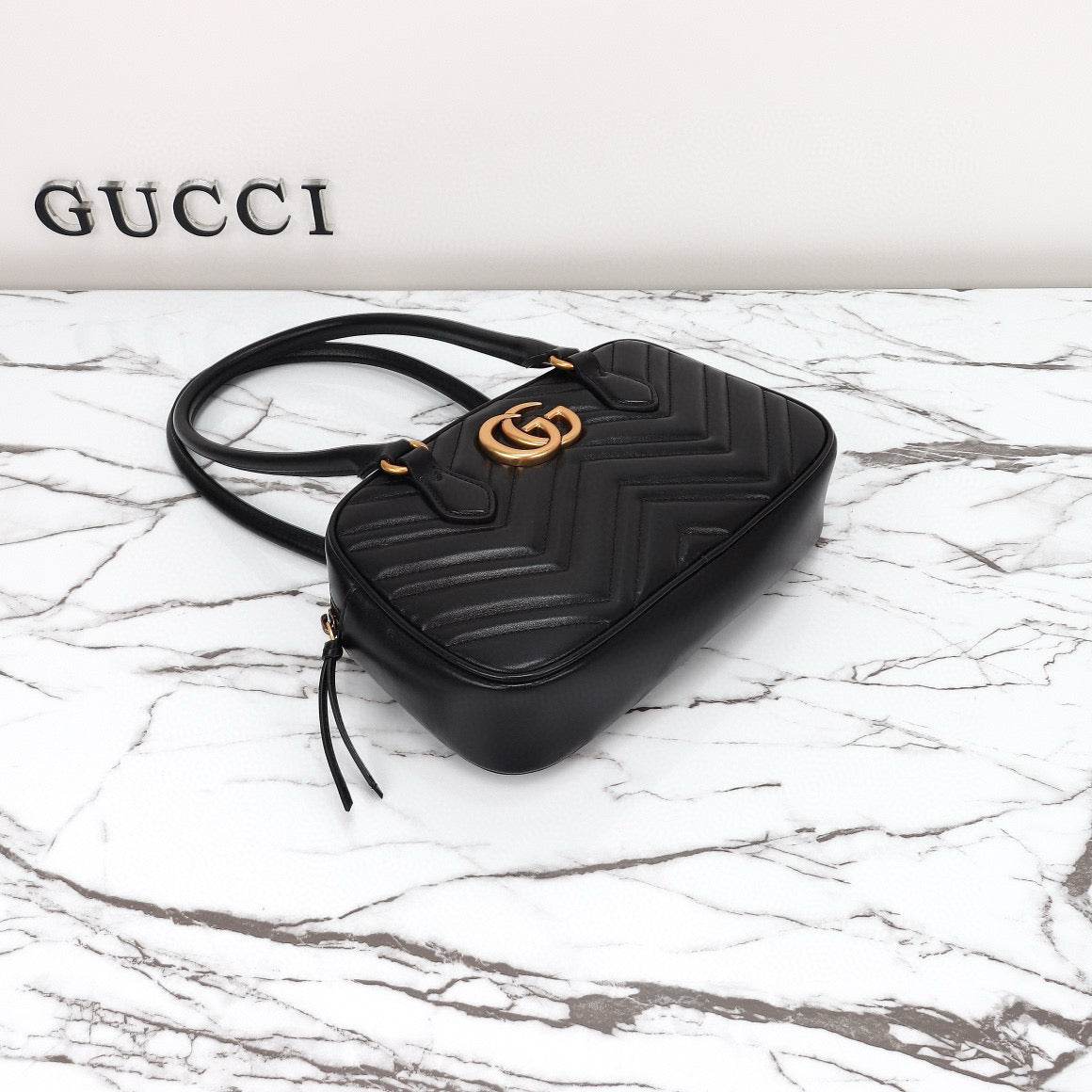Bolso de Hombro Gucci GG Marmont Mini con Silueta de Bolera en Piel Acolchada
