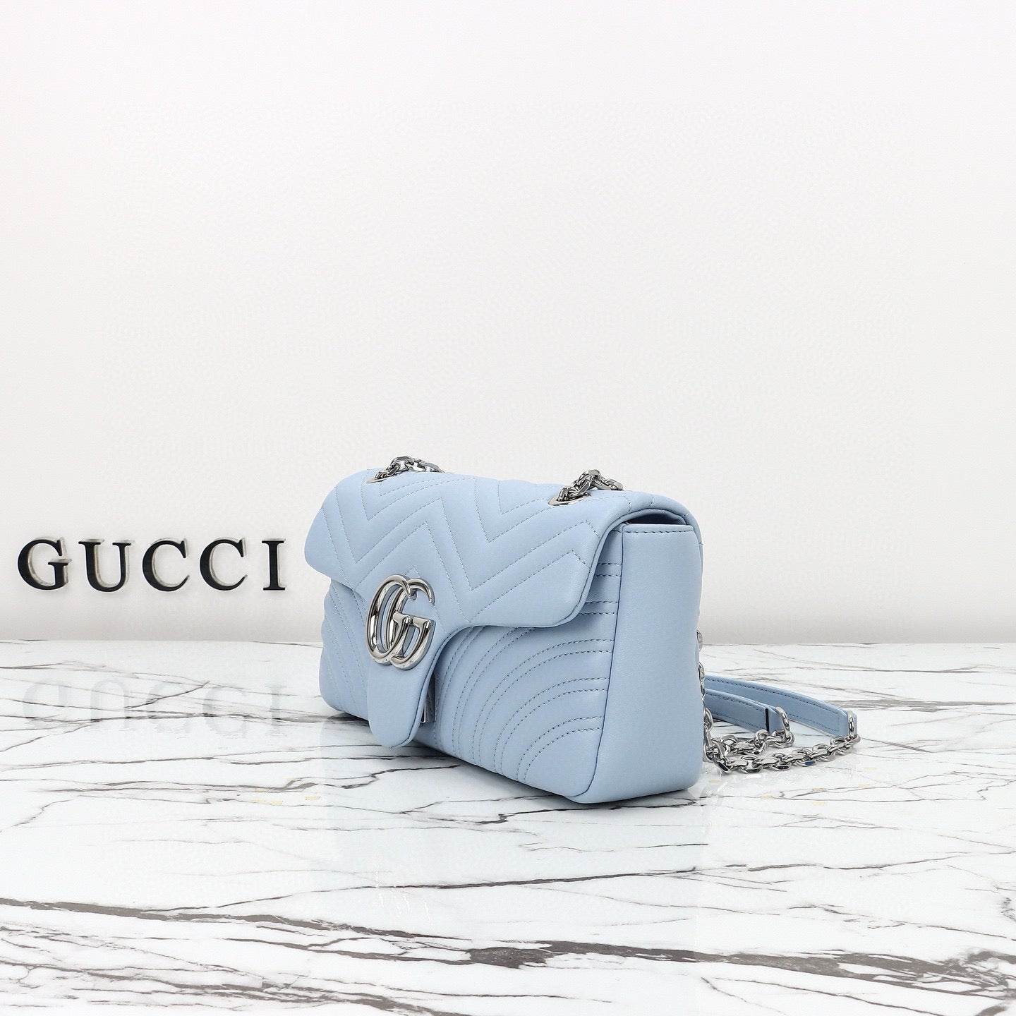 Bolso de Hombro/Bandolera Gucci GG Marmont con Silueta de Cámara en Piel Acolchada Azul Claro
