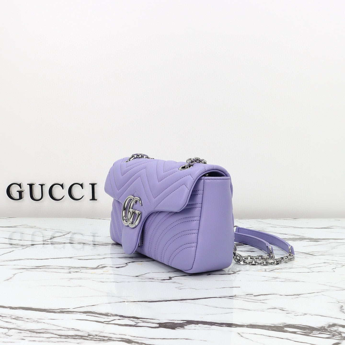 Bolso de Hombro/Bandolera Gucci GG Marmont con Silueta de Cámara en Piel Acolchada Azul Claro