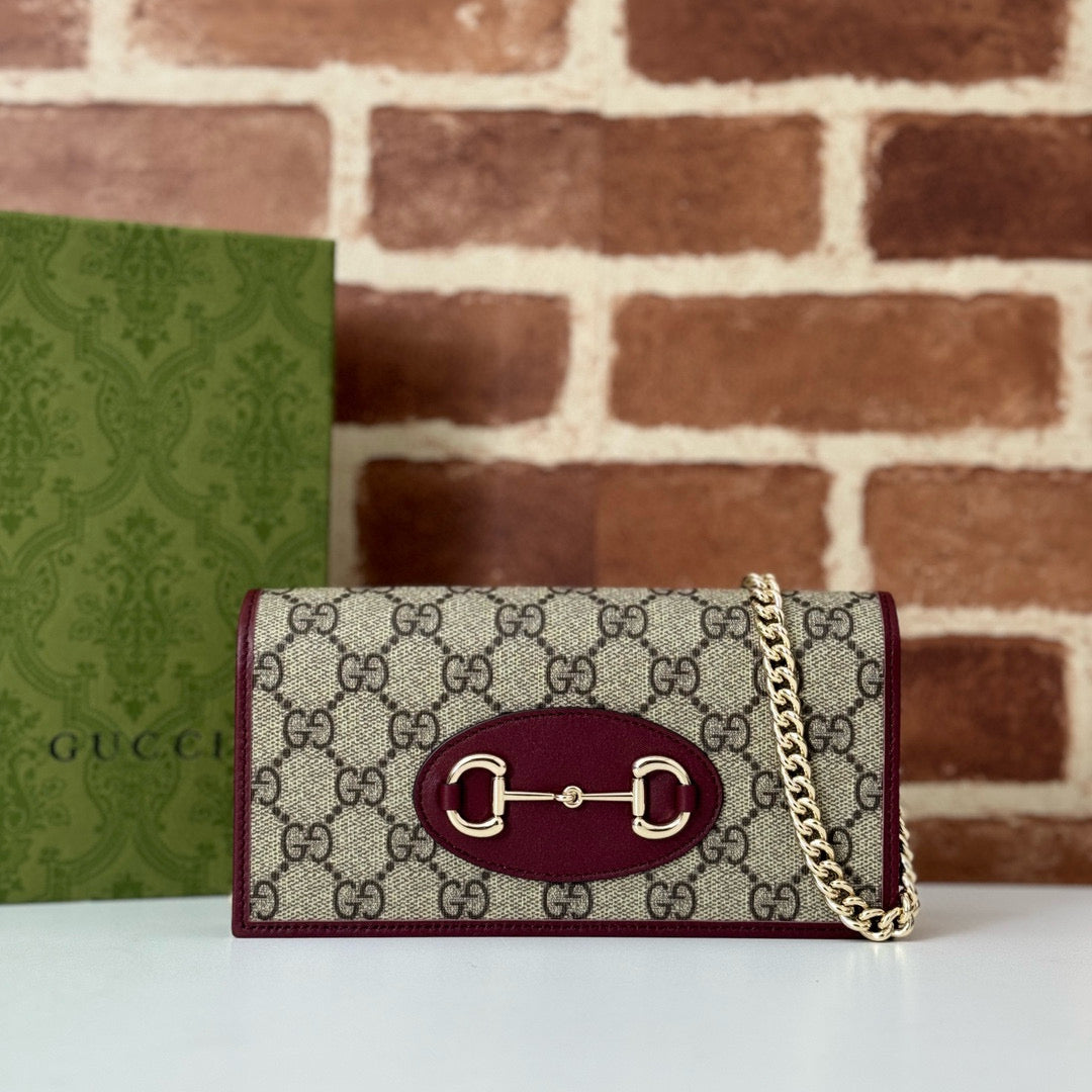 Cartera con Cadena Gucci Horsebit 1955 en Lona GG Supreme y Piel
