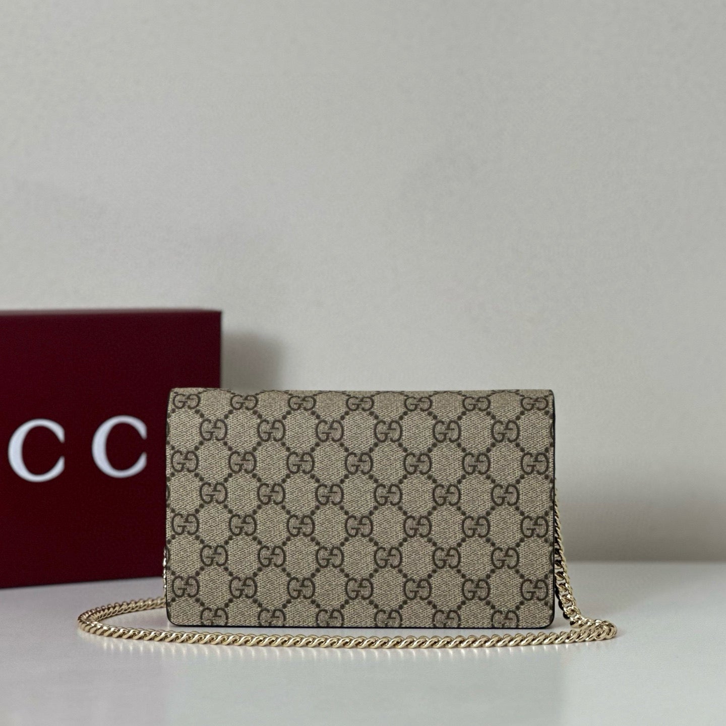 Cartera con Cadena Gucci GG Marmont en Lona GG Supreme y Piel Burdeos