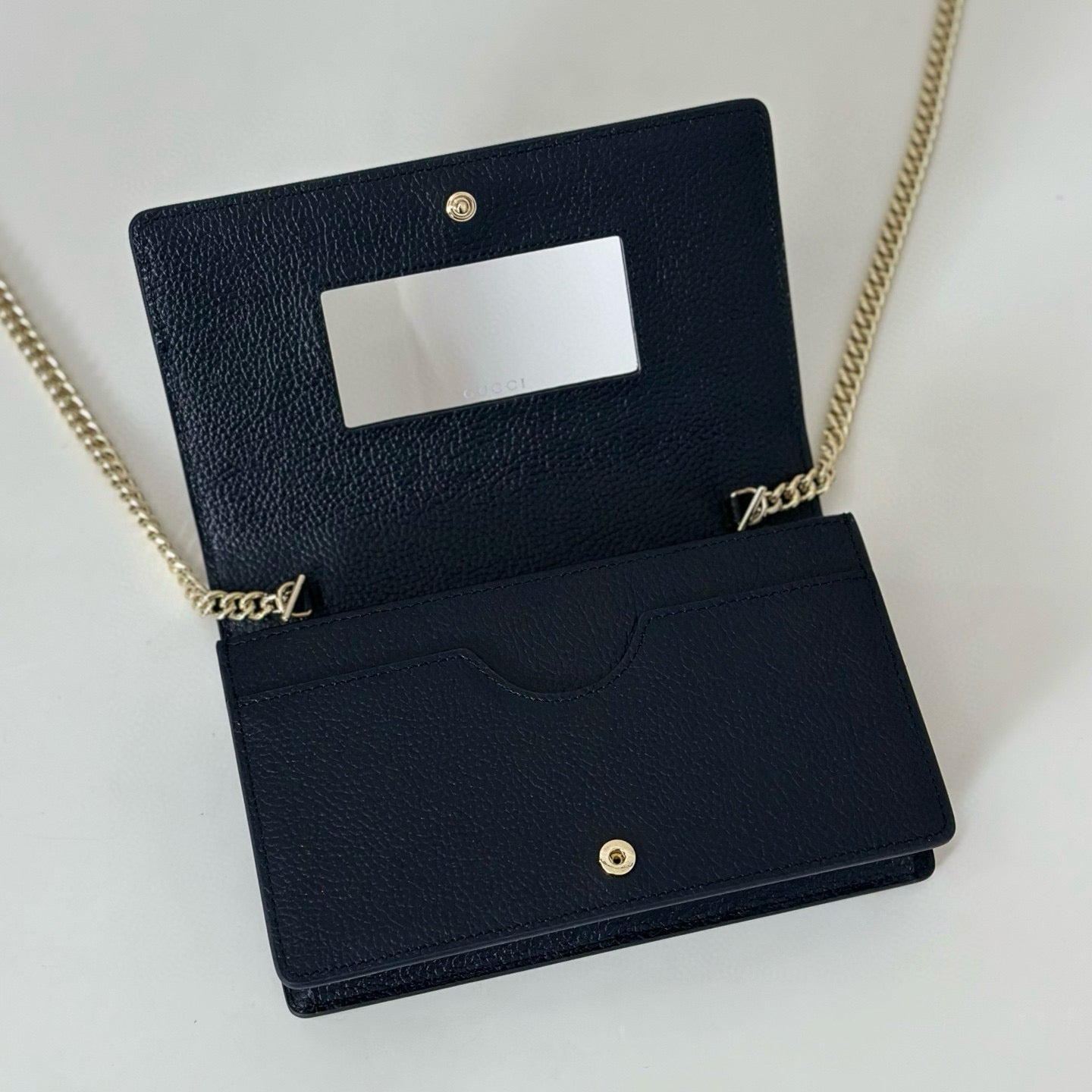 Cartera con Cadena Gucci GG Marmont en Lona GG Supreme y Piel Burdeos
