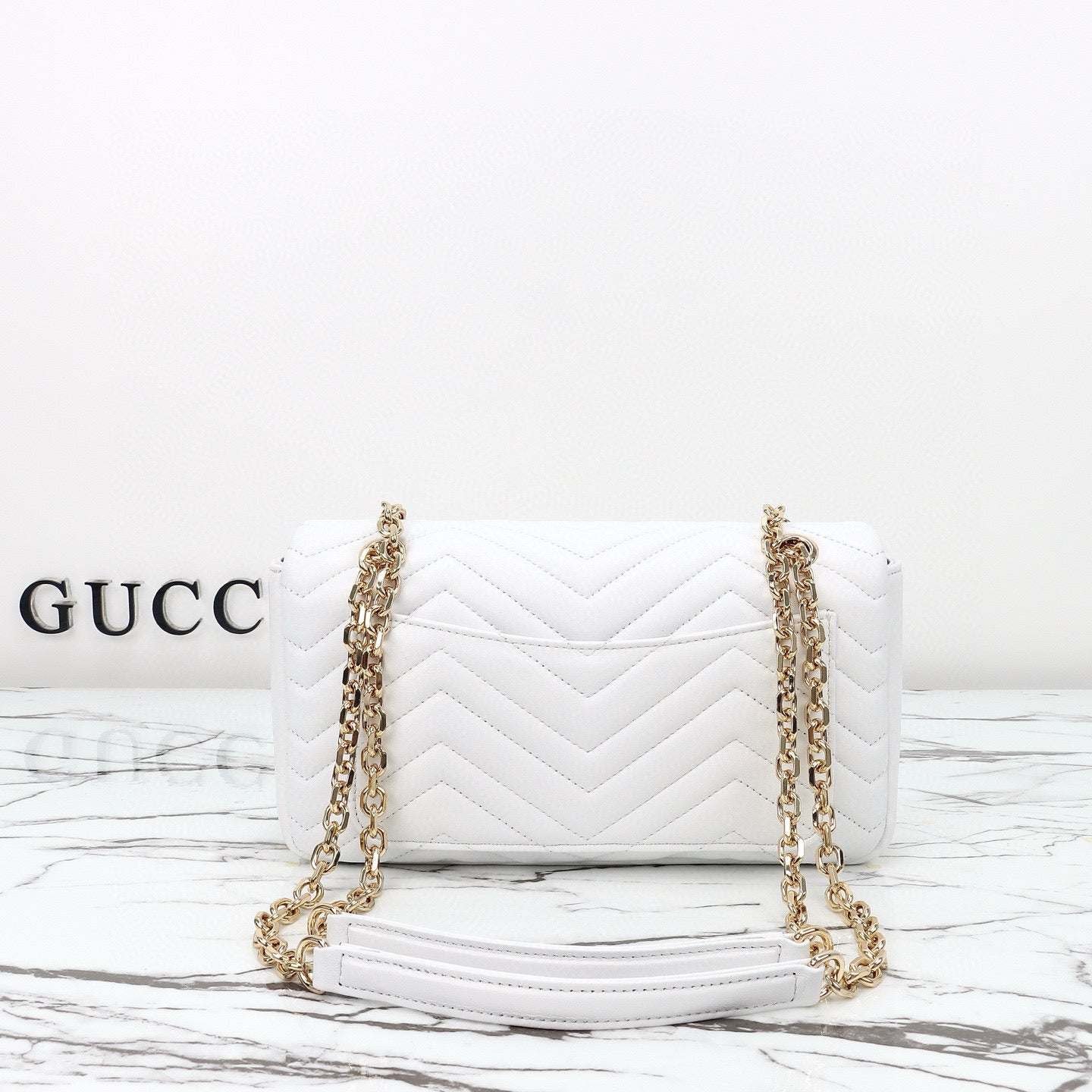 Bolso de Hombro/Bandolera Gucci GG Marmont con Silueta de Cámara en Piel Acolchada Azul Claro