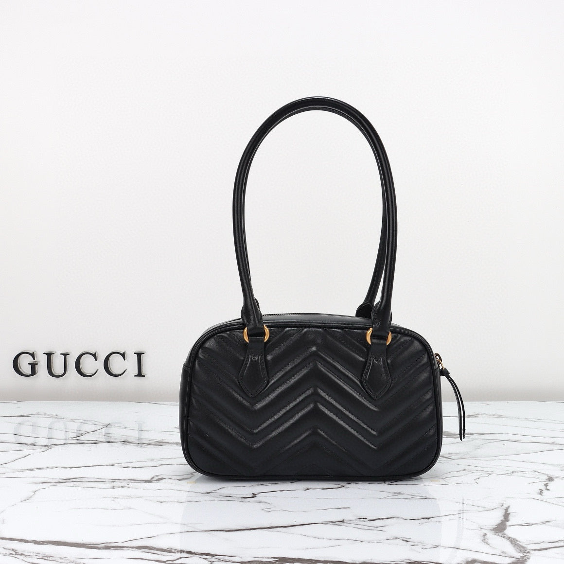 Bolso de Hombro Gucci GG Marmont Mini con Silueta de Bolera en Piel Acolchada