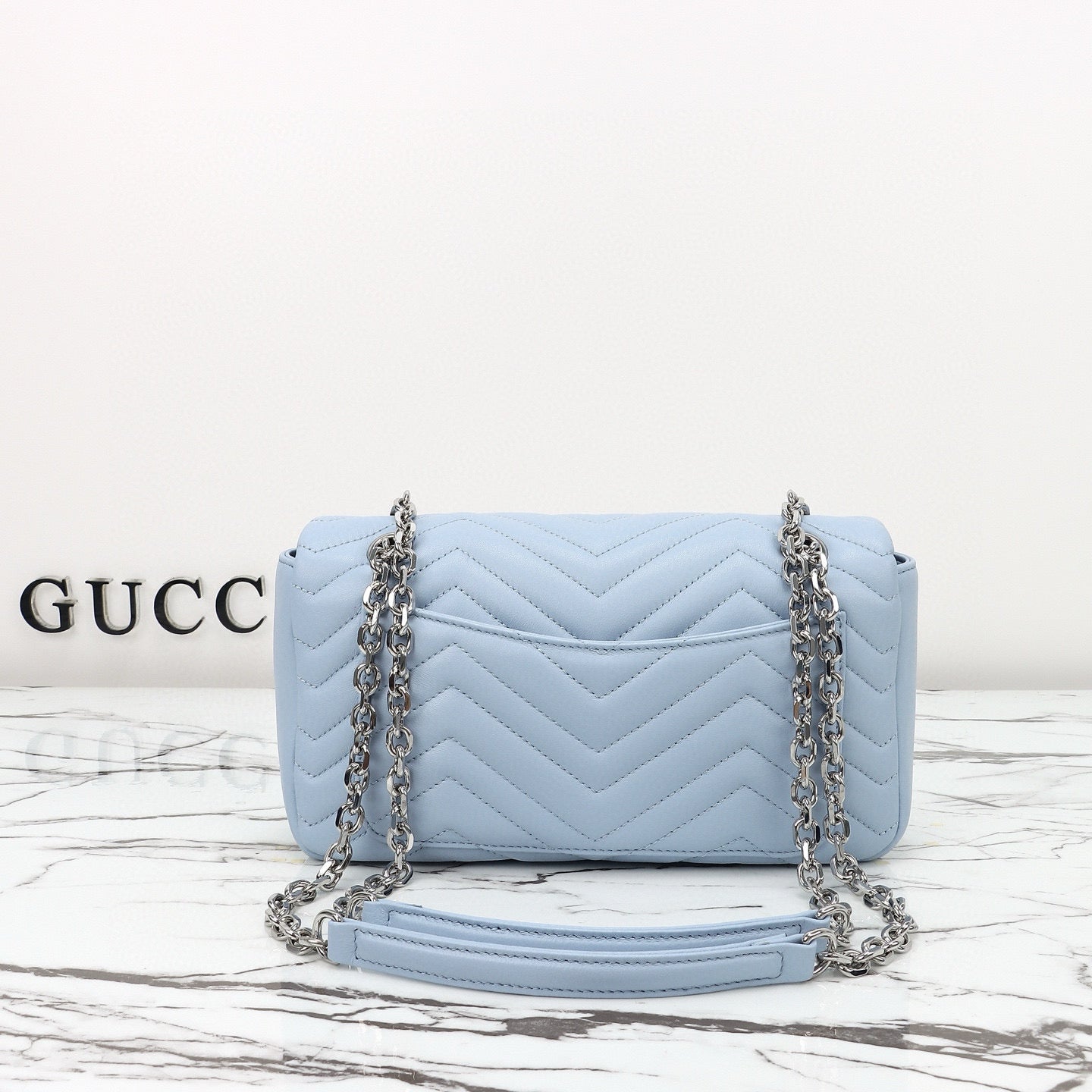 Bolso de Hombro/Bandolera Gucci GG Marmont con Silueta de Cámara en Piel Acolchada Azul Claro