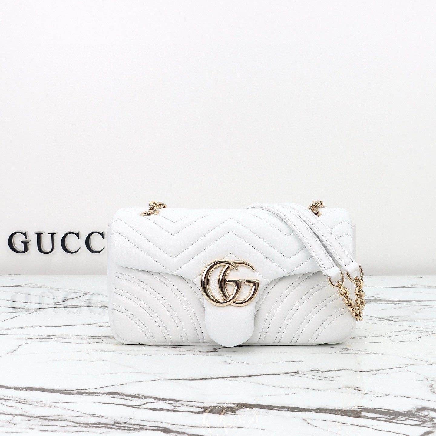 Bolso de Hombro/Bandolera Gucci GG Marmont con Silueta de Cámara en Piel Acolchada Azul Claro