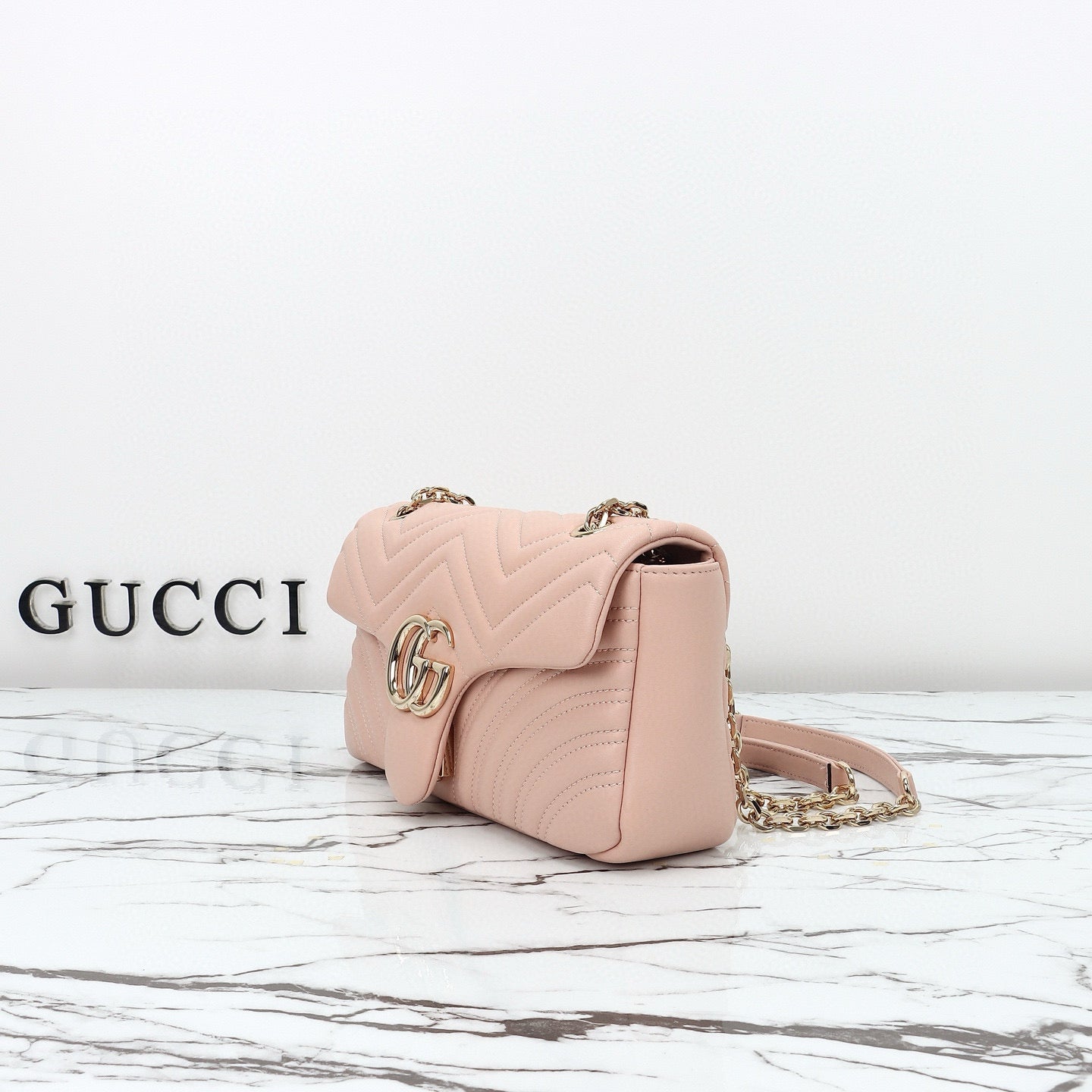 Bolso de Hombro/Bandolera Gucci GG Marmont con Silueta de Cámara en Piel Acolchada Azul Claro