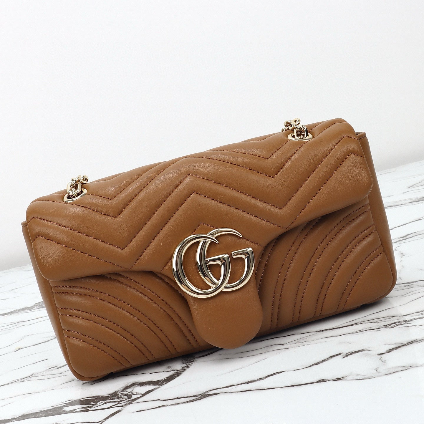 Bolso de Hombro/Bandolera Gucci GG Marmont con Silueta de Cámara en Piel Acolchada Azul Claro