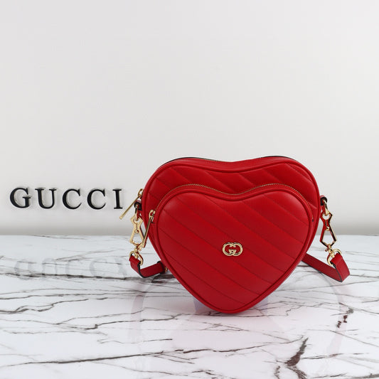 Mini Bolso Gucci GG Marmont Corazón Acolchado