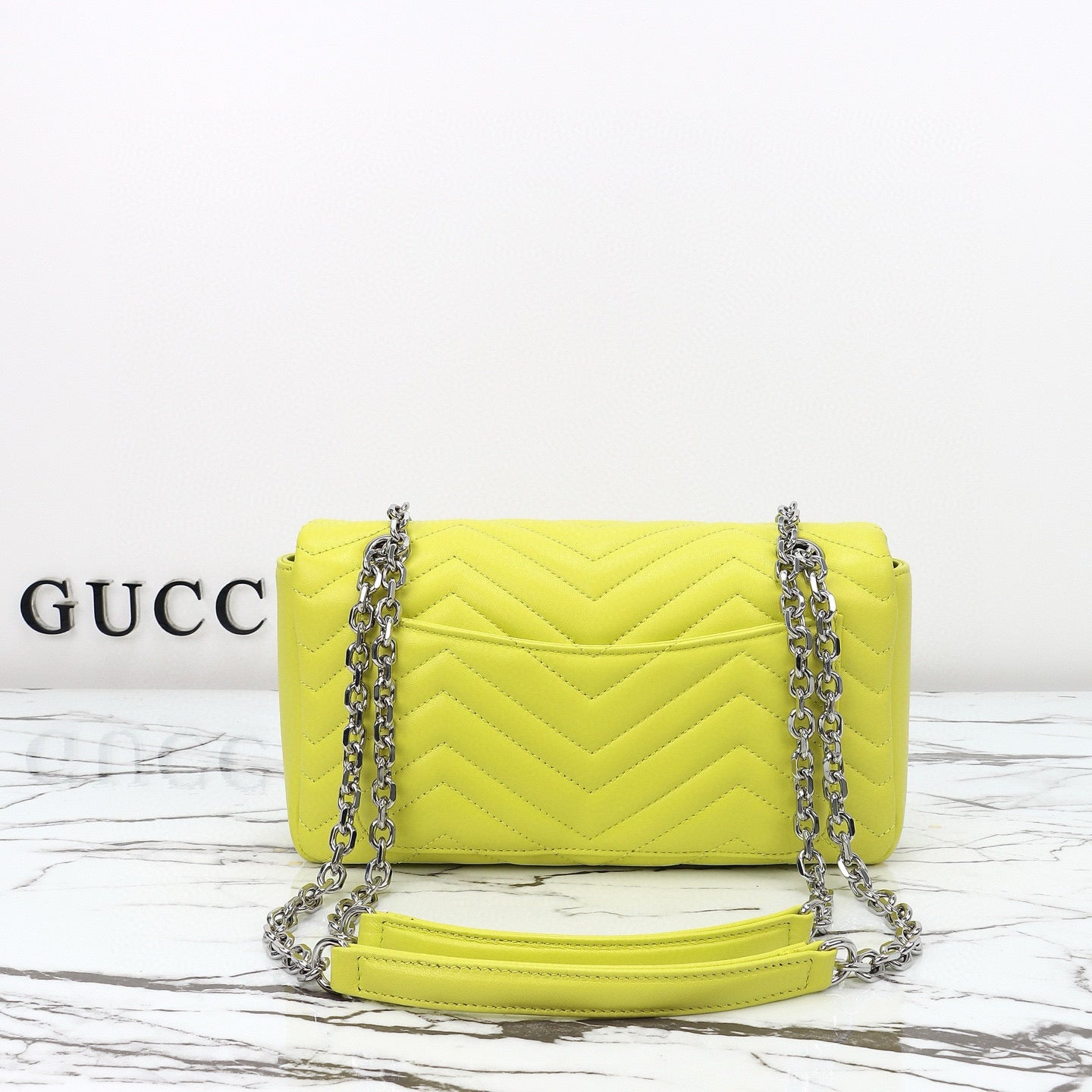 Bolso de Hombro/Bandolera Gucci GG Marmont con Silueta de Cámara en Piel Acolchada Azul Claro