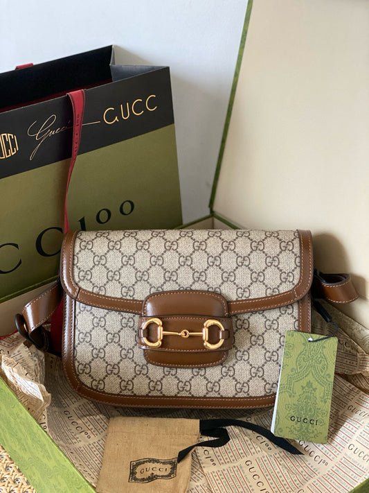 Bolso de Hombro Gucci Horsebit 1955 en Lona GG Supreme y Piel