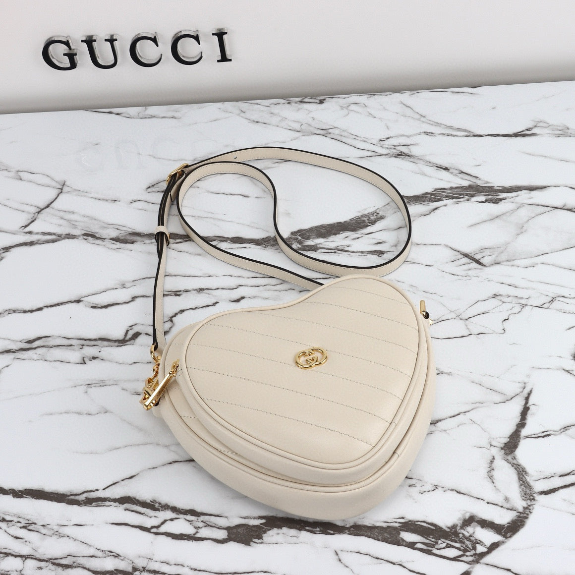 Mini Bolso Gucci GG Marmont Corazón Acolchado