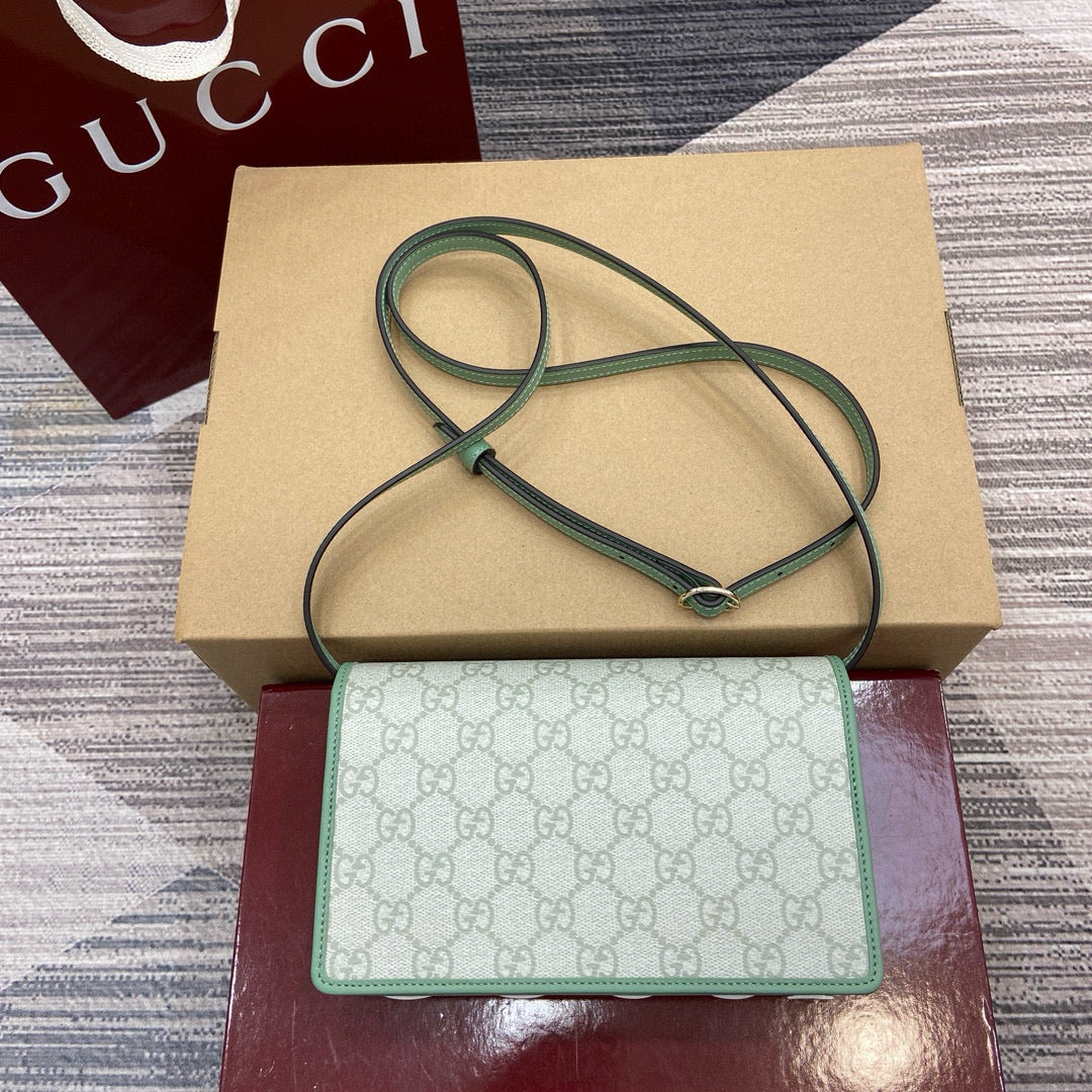 Mini Mochila Gucci Ophidia con Monogram GG y Detalles en Piel Marrón