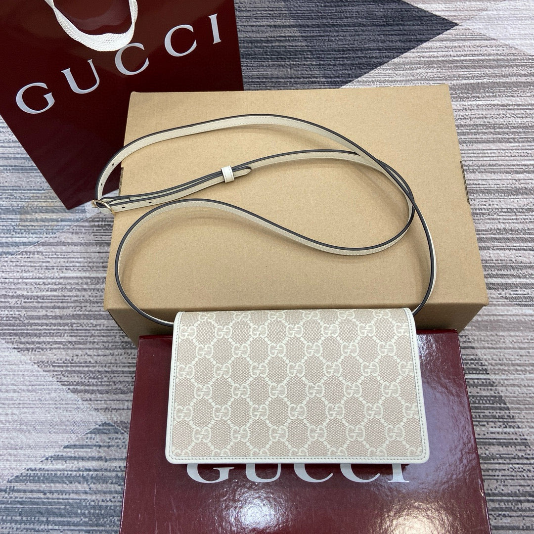 Mini Mochila Gucci Ophidia con Monogram GG y Detalles en Piel Marrón