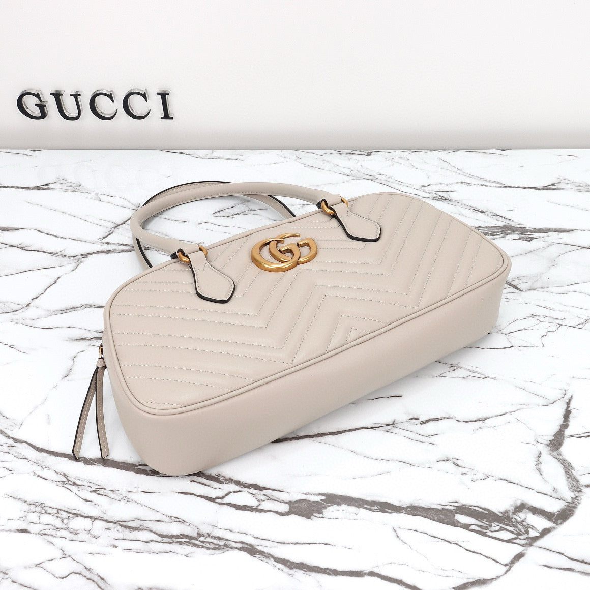 Bolso de Hombro Gucci Marmont con Forma de Bolera o Boston en Piel Acolchada