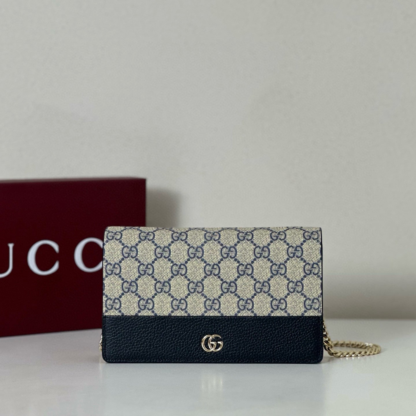 Cartera con Cadena Gucci GG Marmont en Lona GG Supreme y Piel Burdeos