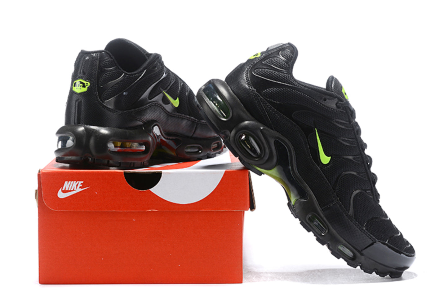 Nike Air Max Plus – Black Volt Edition