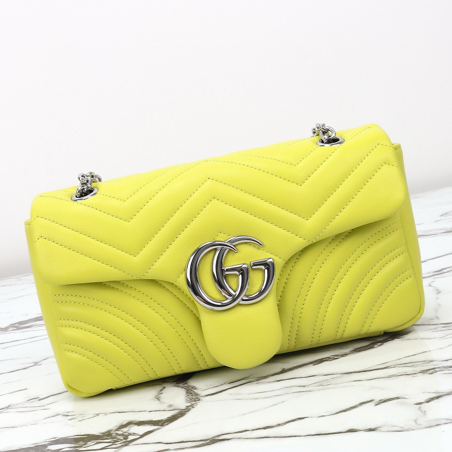 Bolso de Hombro/Bandolera Gucci GG Marmont con Silueta de Cámara en Piel Acolchada Azul Claro