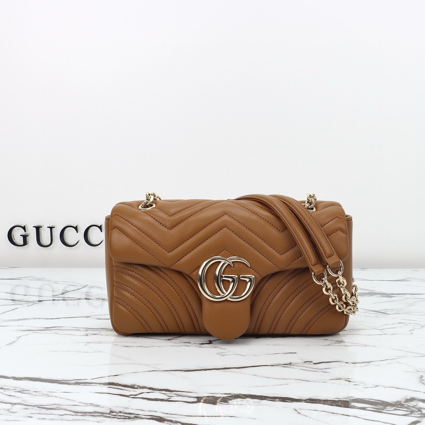 Bolso de Hombro/Bandolera Gucci GG Marmont con Silueta de Cámara en Piel Acolchada Azul Claro