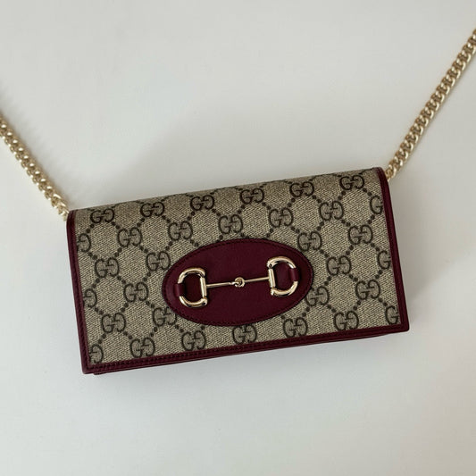 Cartera con Cadena Gucci Horsebit 1955 en Lona GG Supreme y Piel