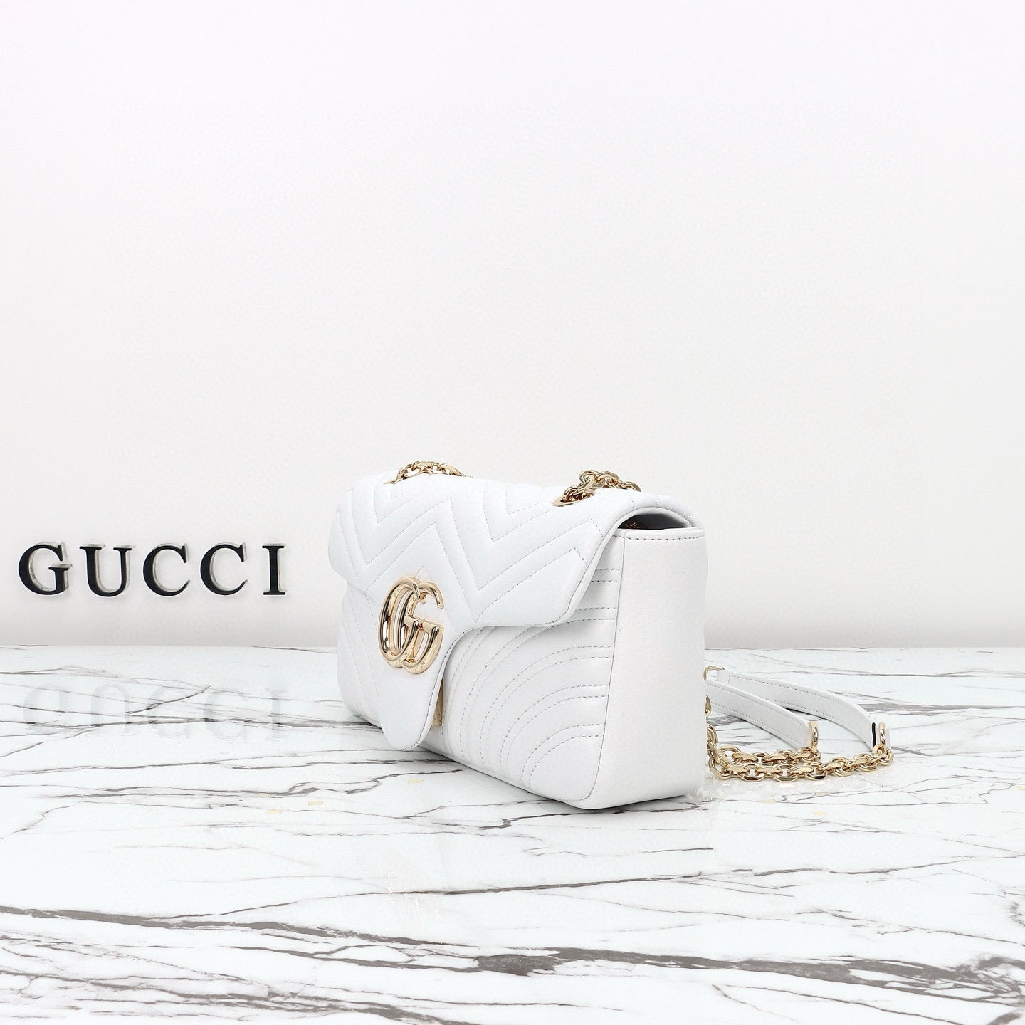 Bolso de Hombro/Bandolera Gucci GG Marmont con Silueta de Cámara en Piel Acolchada Azul Claro