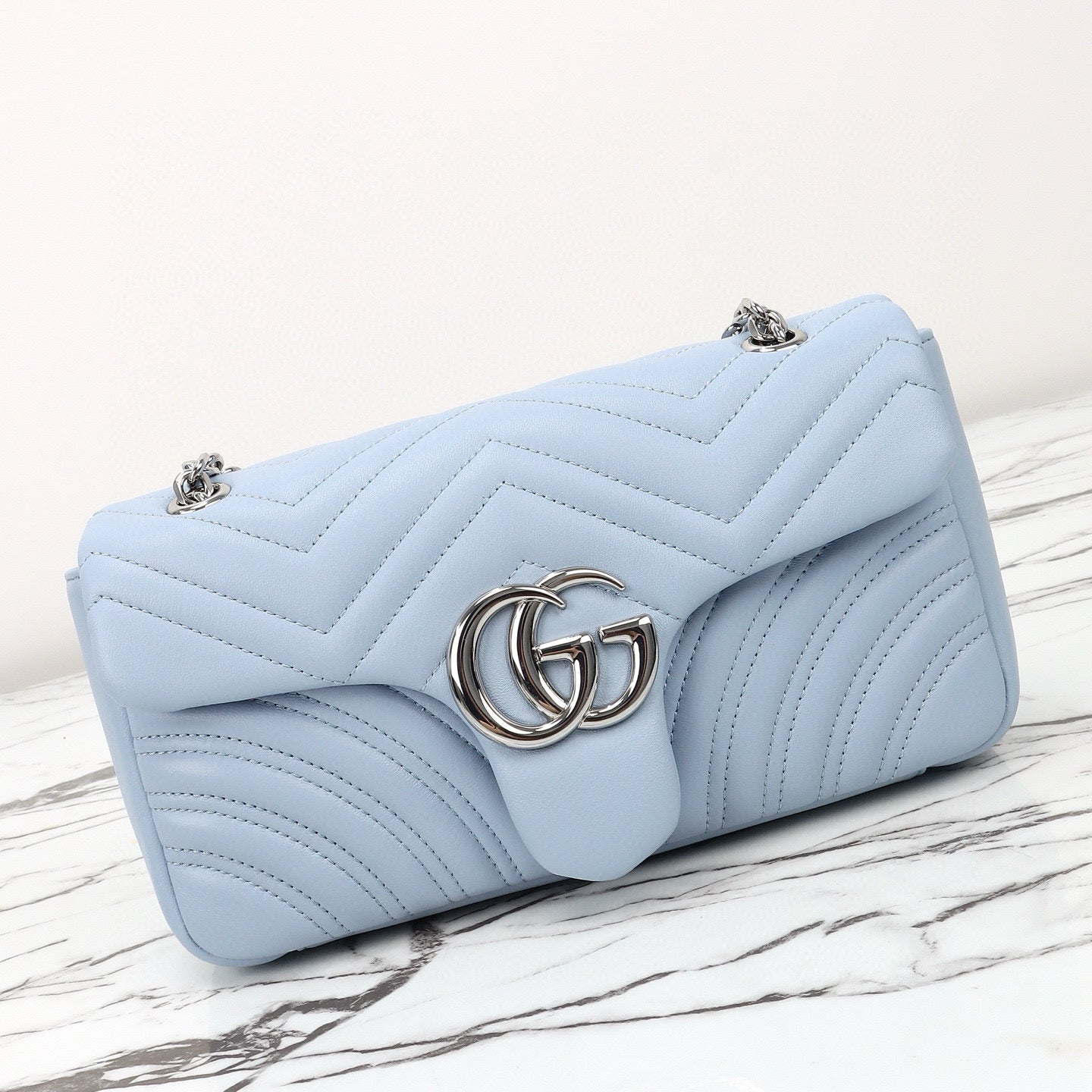 Bolso de Hombro/Bandolera Gucci GG Marmont con Silueta de Cámara en Piel Acolchada Azul Claro