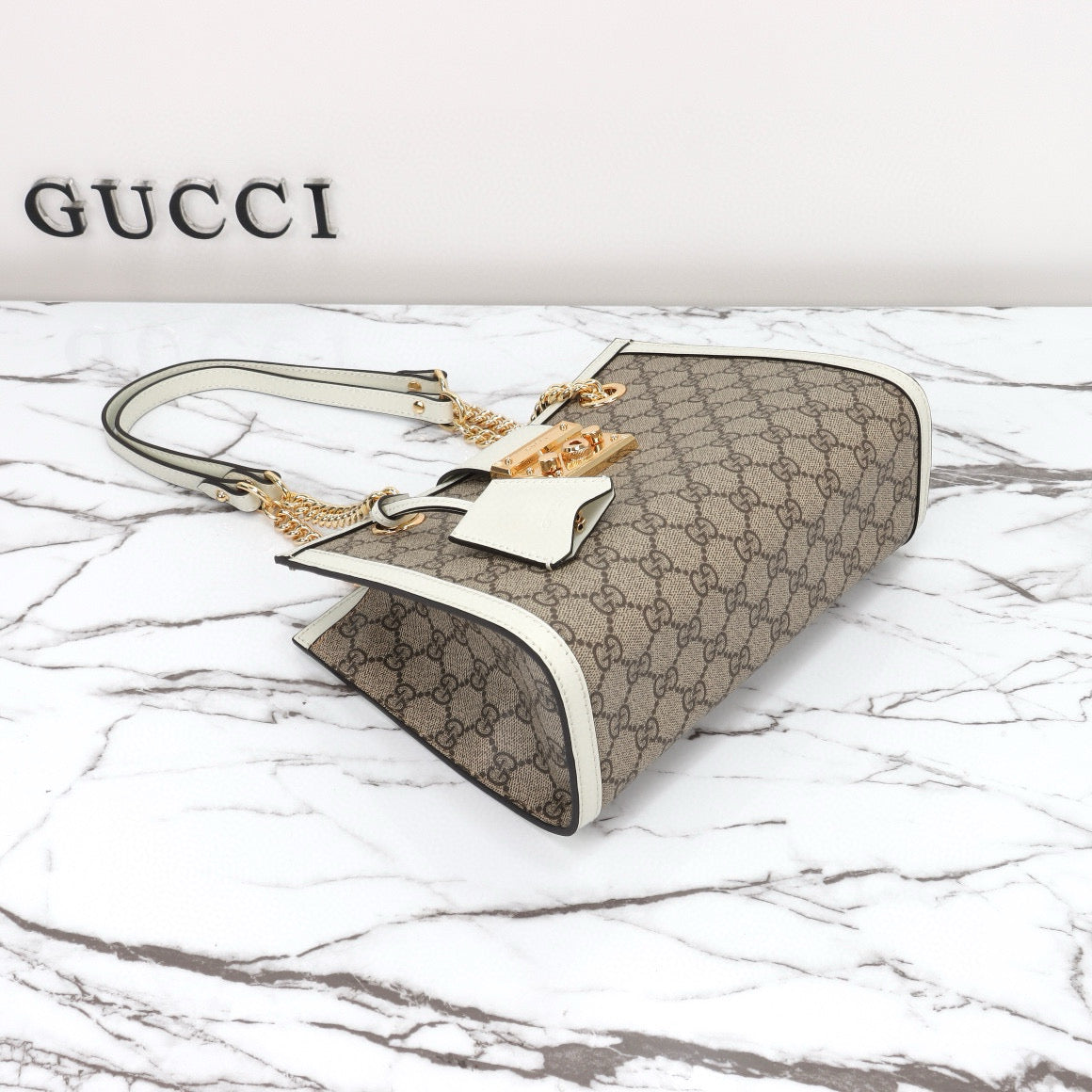 Mini Bolso Gucci Jackie 1961 de Lona GG Supreme con Ribete de Cuero