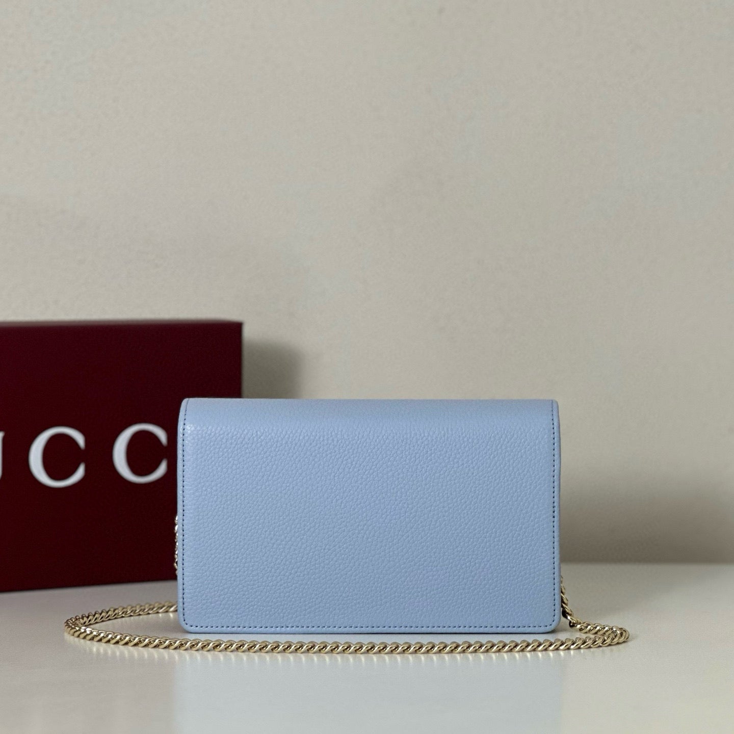 Cartera con Cadena Gucci Marmont en Piel Azul Claro