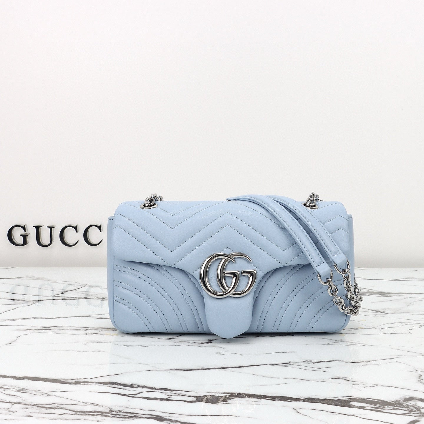 Bolso de Hombro/Bandolera Gucci GG Marmont con Silueta de Cámara en Piel Acolchada Azul Claro
