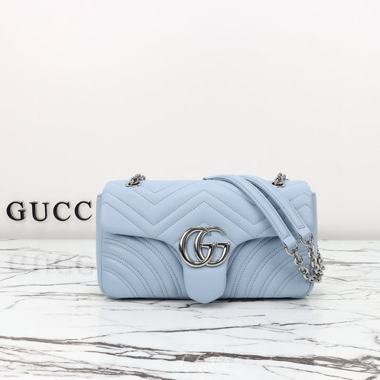 Bolso de Hombro/Bandolera Gucci GG Marmont con Silueta de Cámara en Piel Acolchada Azul Claro